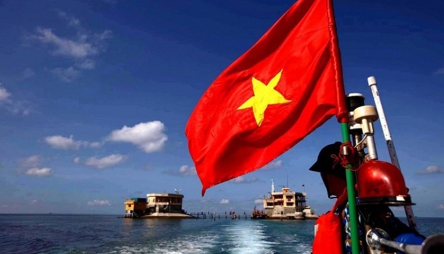 Đặc điểm nào sau đây không phải của Biển Đông?